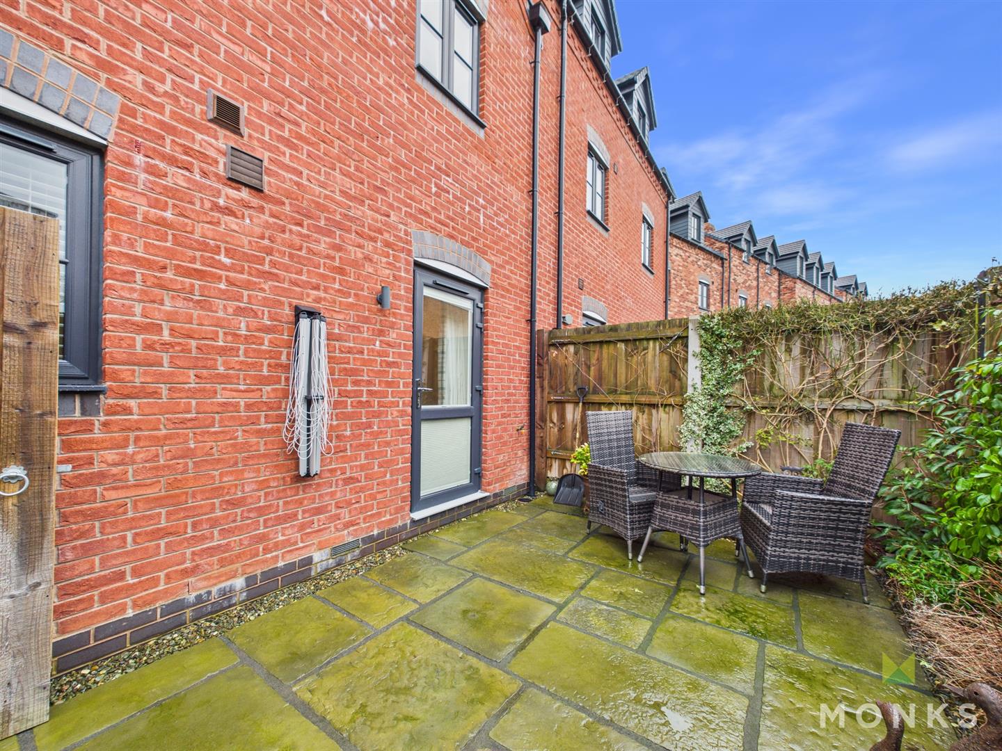 31 Holbache Road, Oswestry, SY11 1RP For Sale